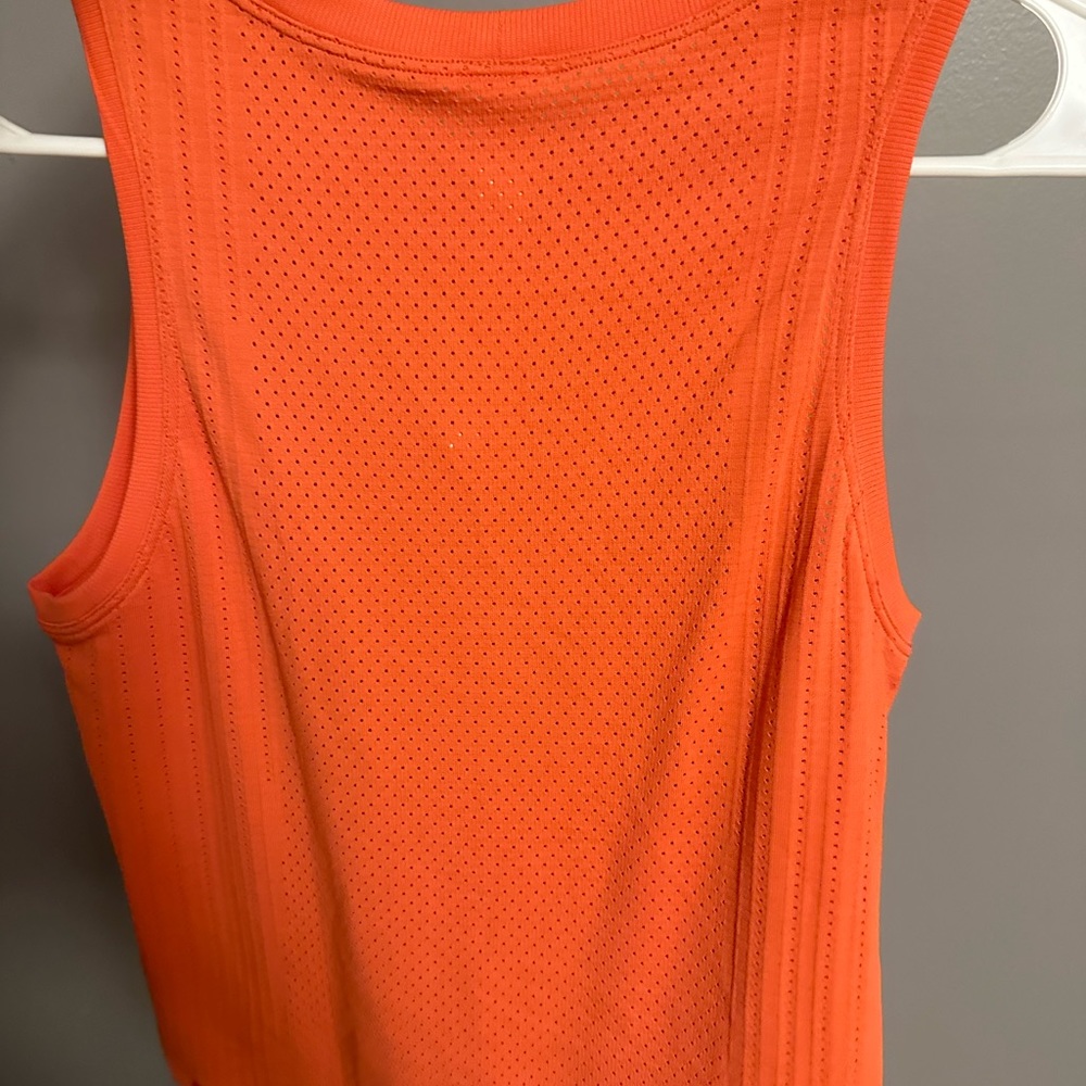Lululemon top